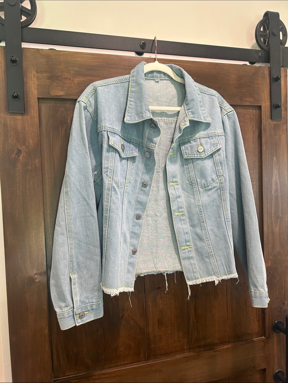 M299 NWOT Cropped Light Blue Distressed Denim Jacket with yellow trim - Size XL